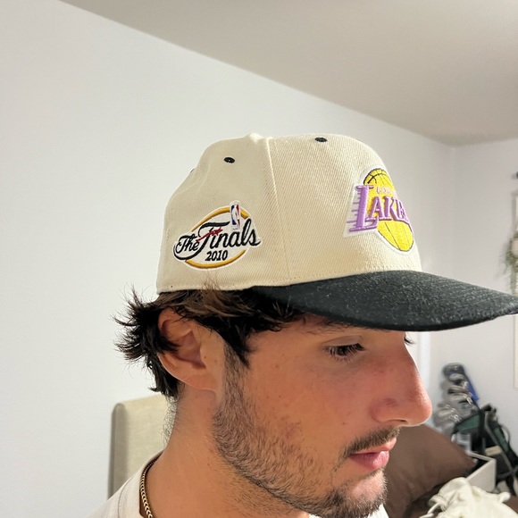 LAKERS hat - Picture 5 of 12